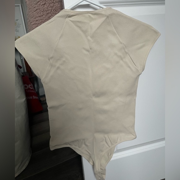 Dynamite Heather Short Sleeve Seamless Bodysuit - Picture 4 of 6